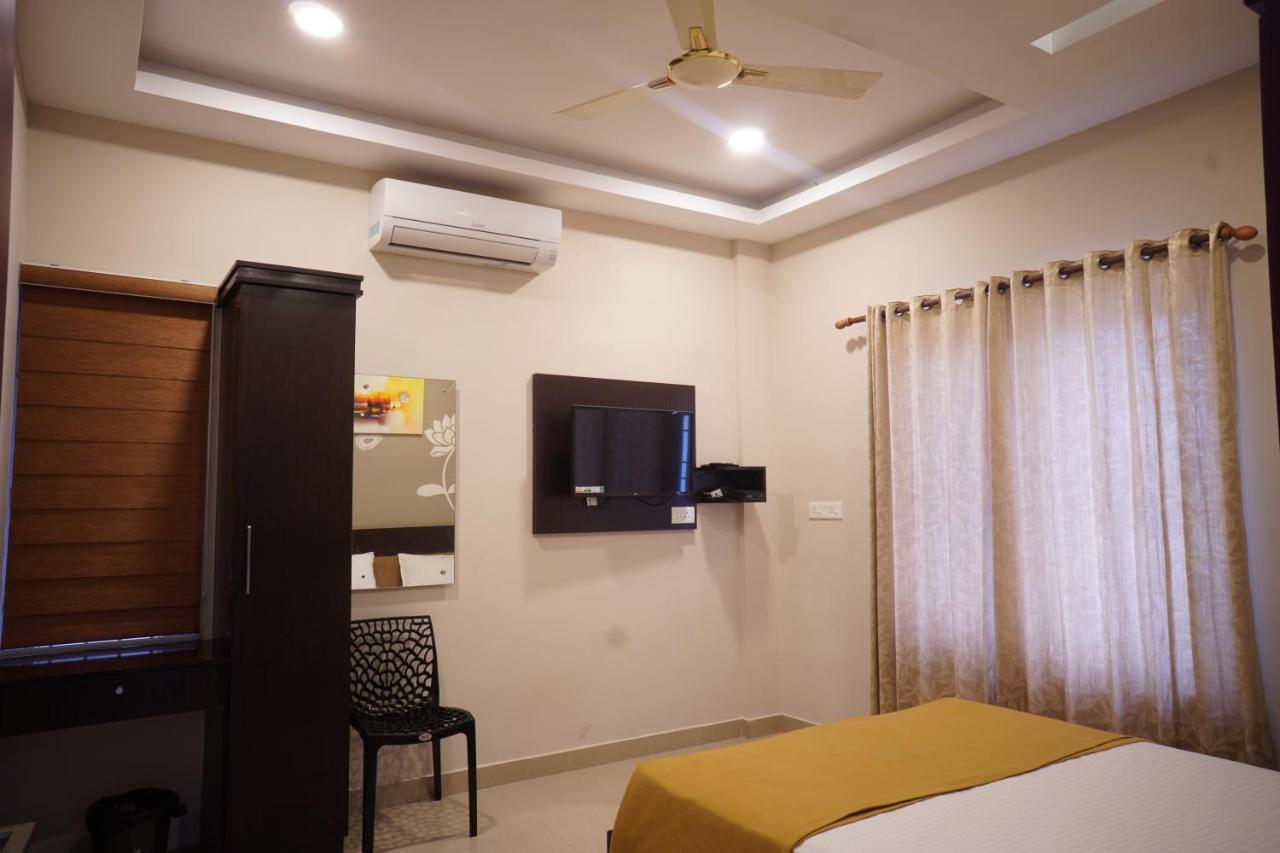 Metro Residency Hotel Kochi Bagian luar foto