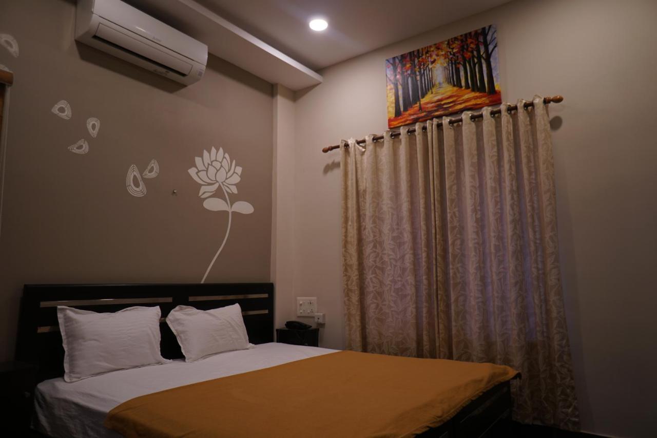 Metro Residency Hotel Kochi Bagian luar foto