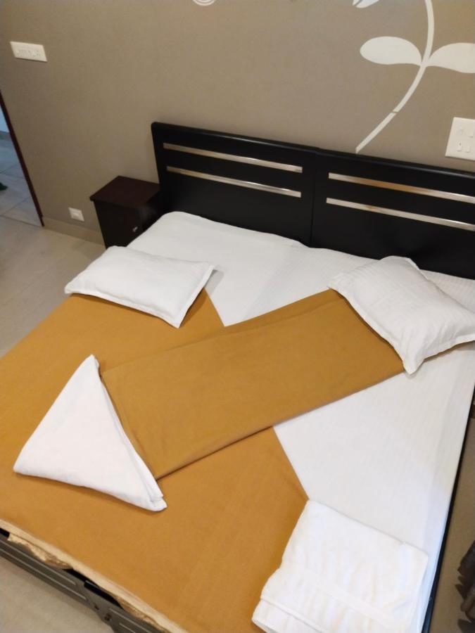 Metro Residency Hotel Kochi Bagian luar foto