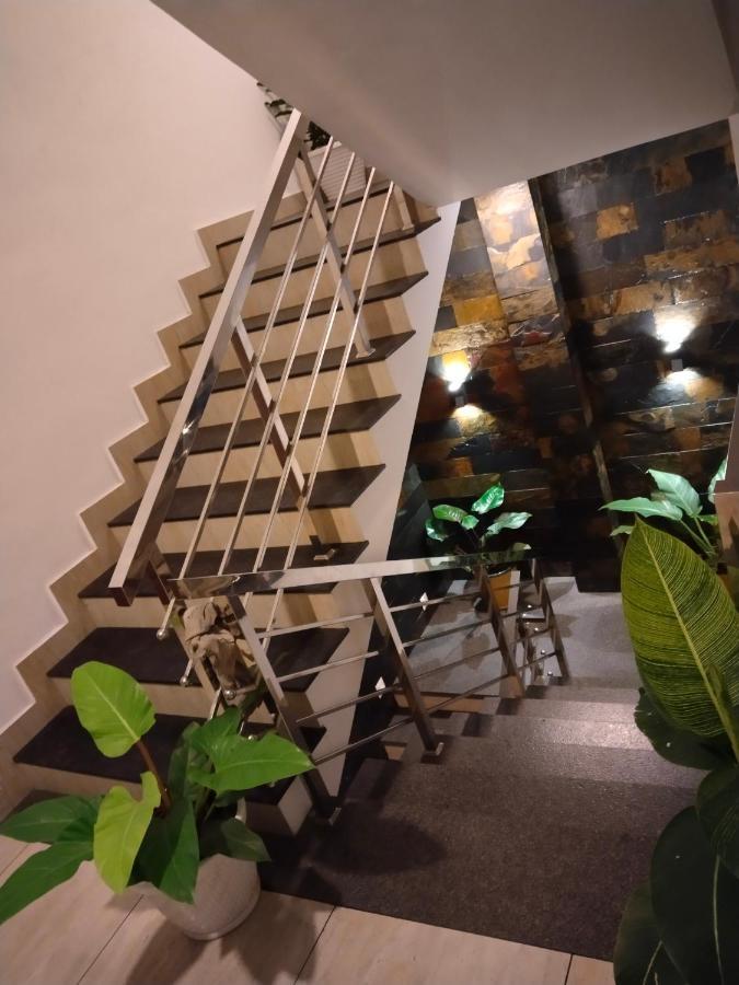 Metro Residency Hotel Kochi Bagian luar foto