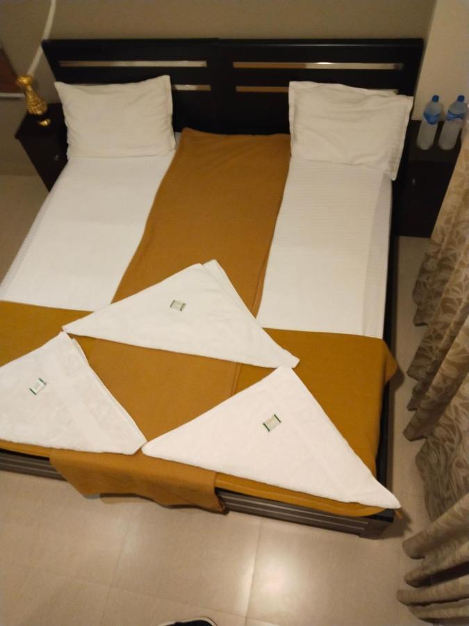 Metro Residency Hotel Kochi Bagian luar foto