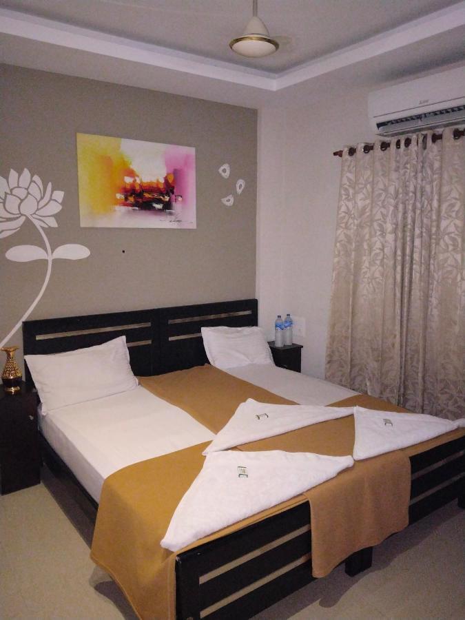 Metro Residency Hotel Kochi Bagian luar foto