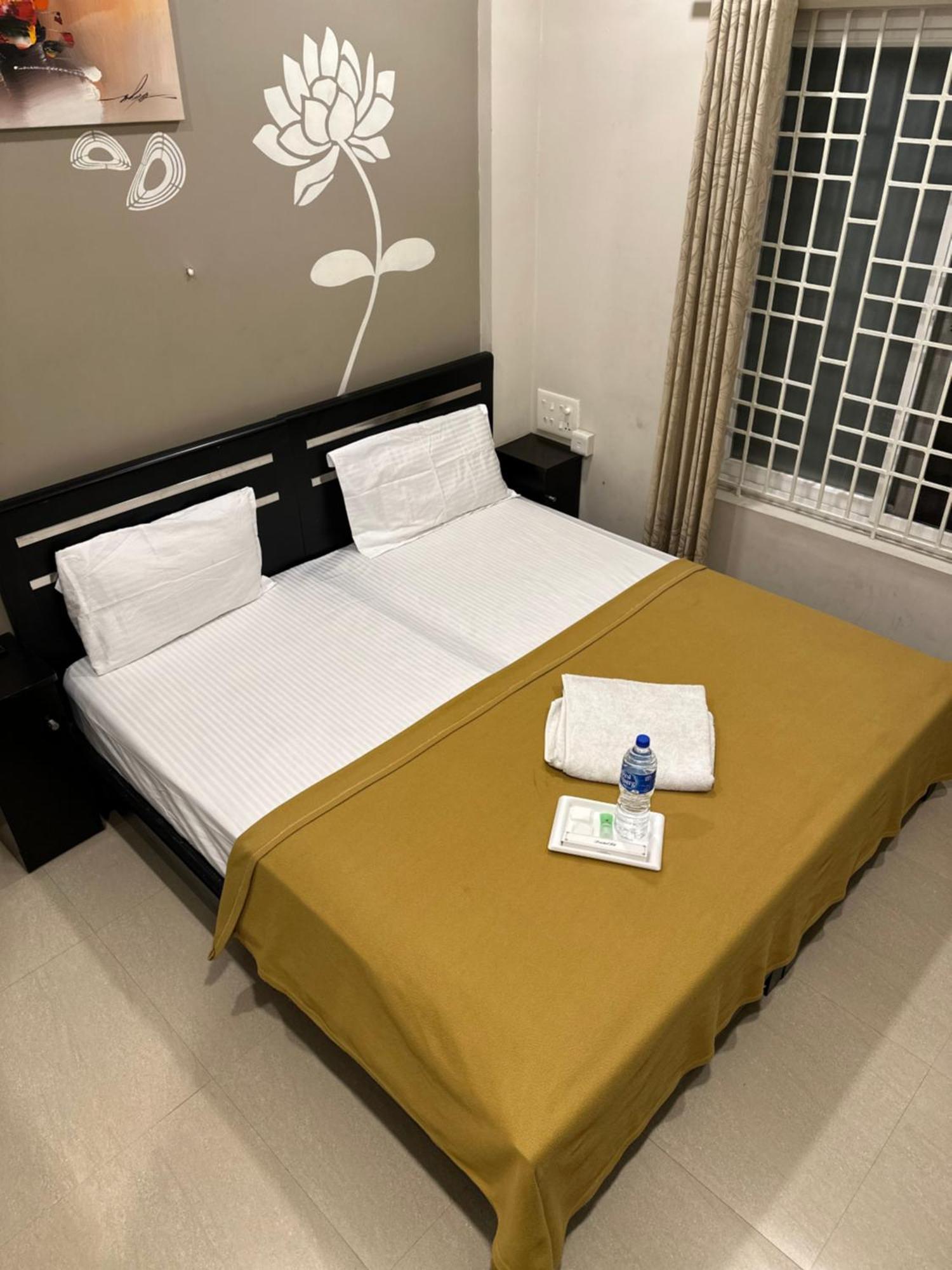 Metro Residency Hotel Kochi Bagian luar foto