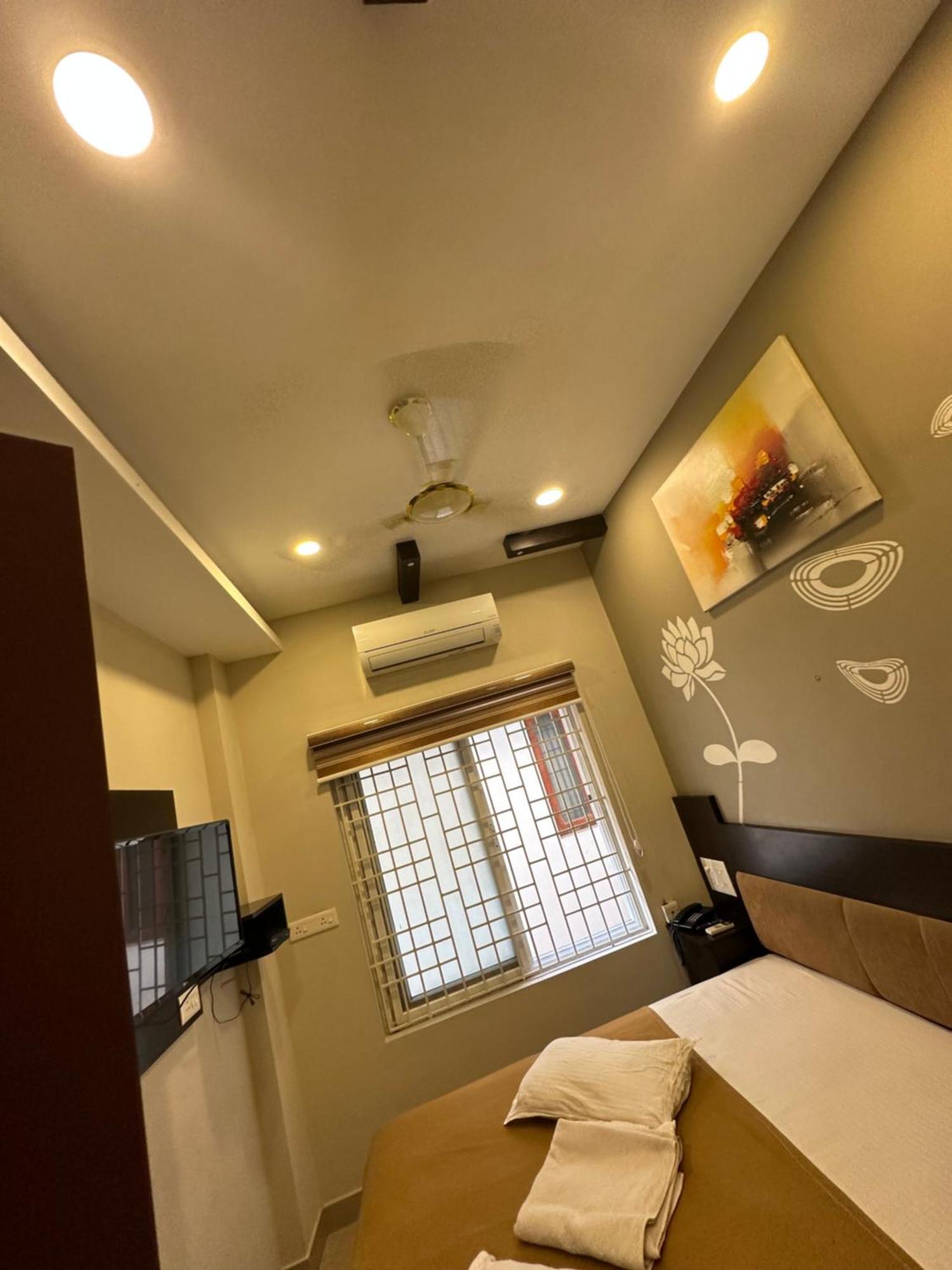 Metro Residency Hotel Kochi Bagian luar foto