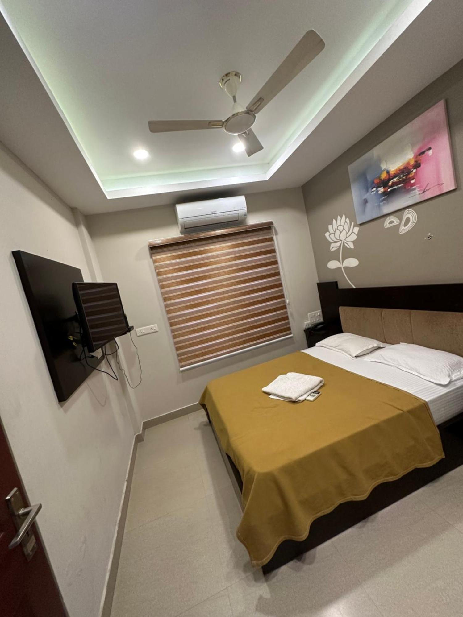 Metro Residency Hotel Kochi Bagian luar foto
