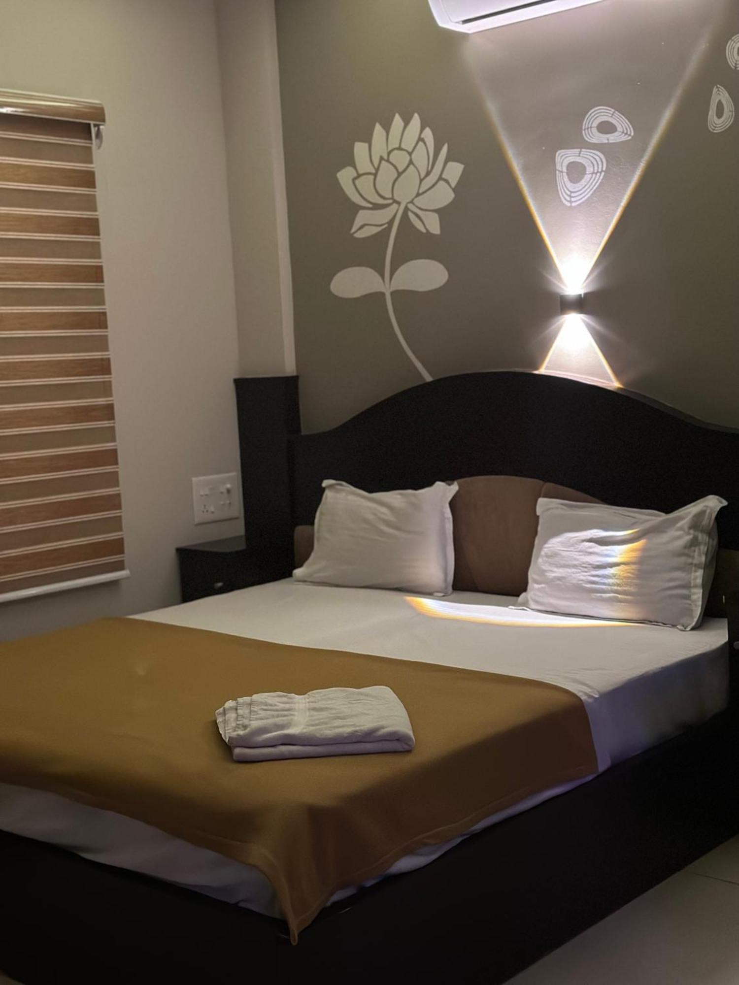 Metro Residency Hotel Kochi Bagian luar foto