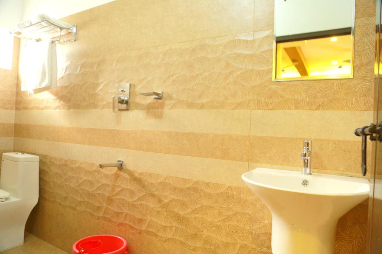 Metro Residency Hotel Kochi Bagian luar foto
