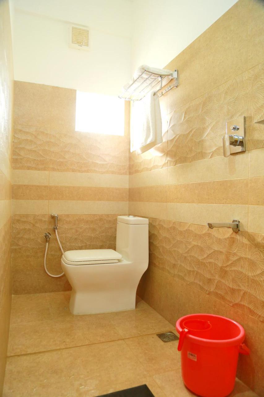 Metro Residency Hotel Kochi Bagian luar foto