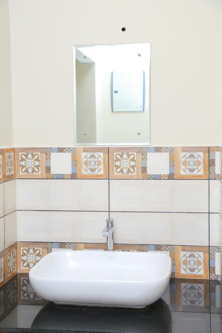Metro Residency Hotel Kochi Bagian luar foto