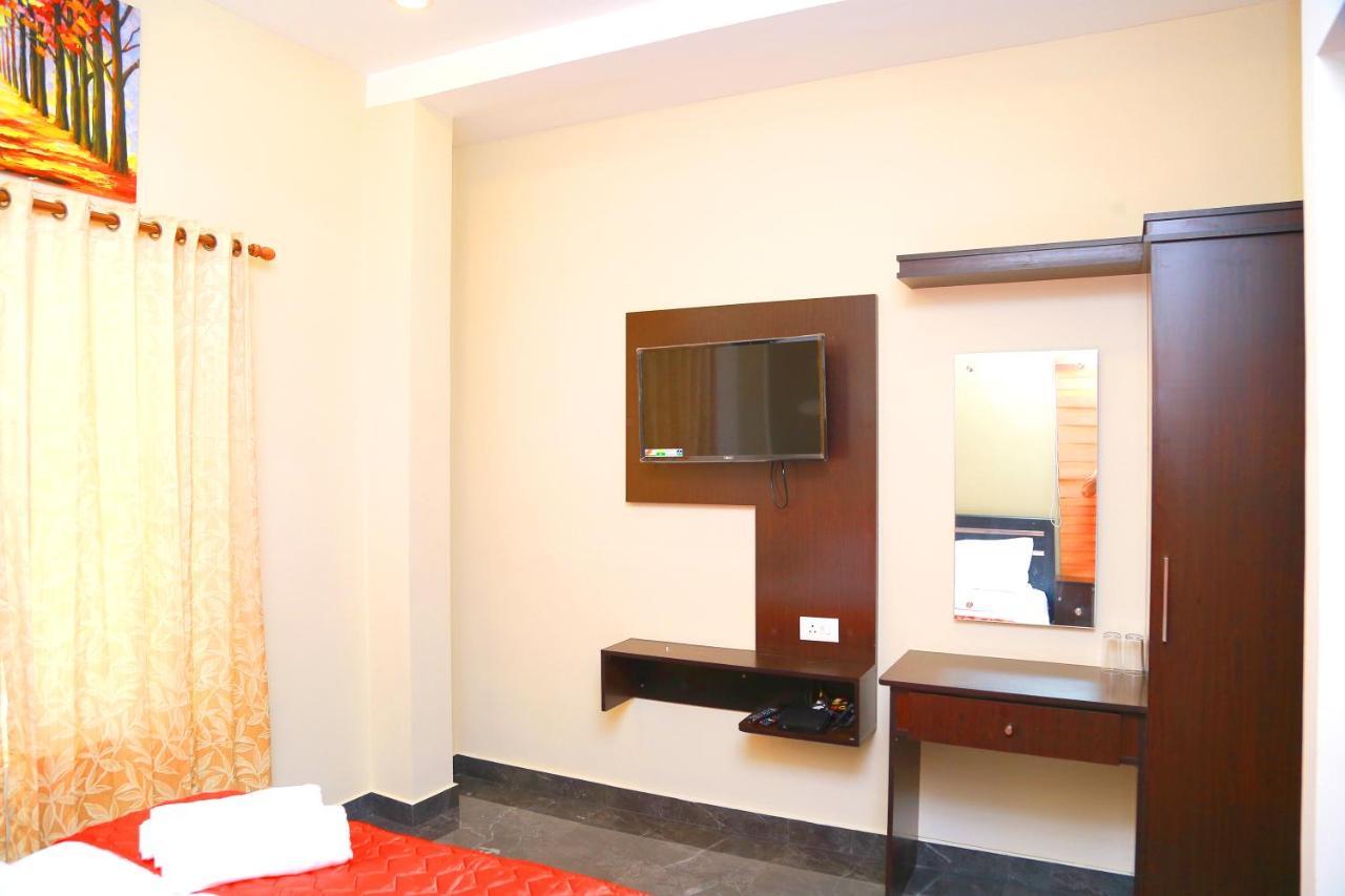Metro Residency Hotel Kochi Bagian luar foto
