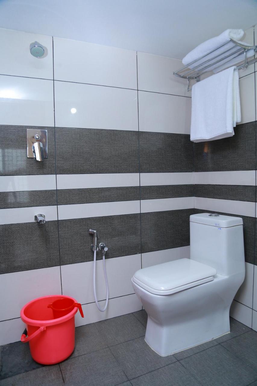 Metro Residency Hotel Kochi Bagian luar foto