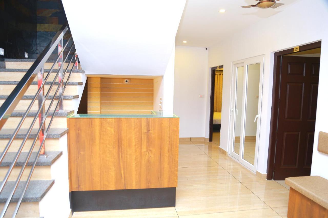 Metro Residency Hotel Kochi Bagian luar foto
