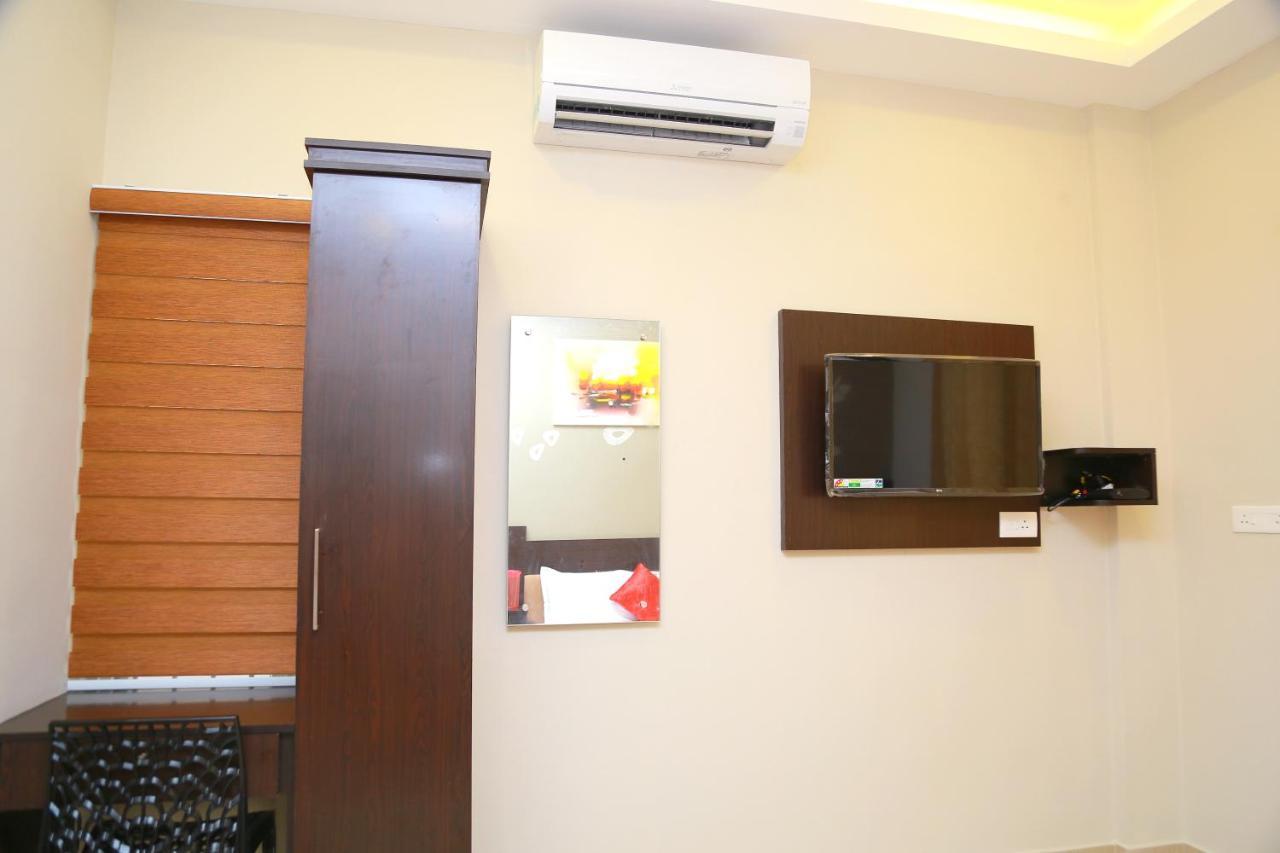 Metro Residency Hotel Kochi Bagian luar foto