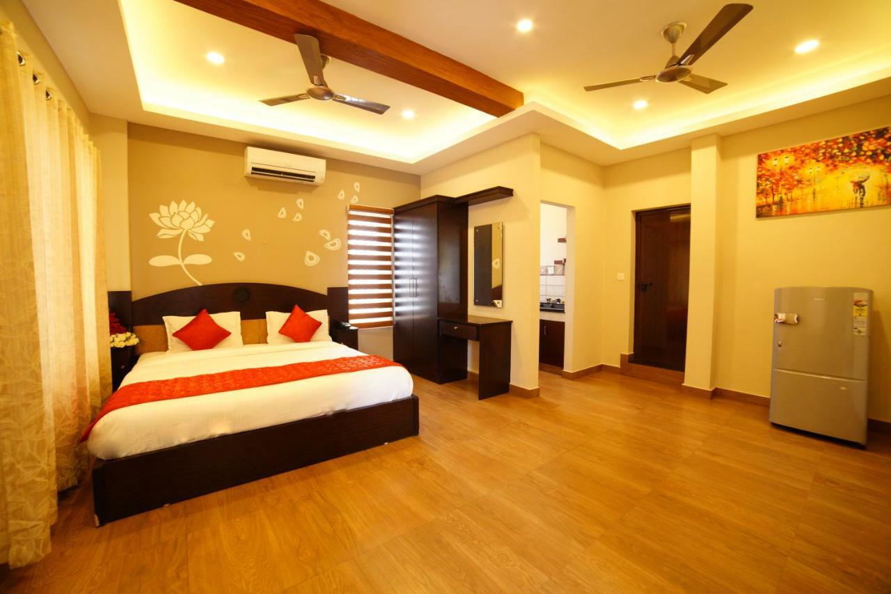 Metro Residency Hotel Kochi Bagian luar foto
