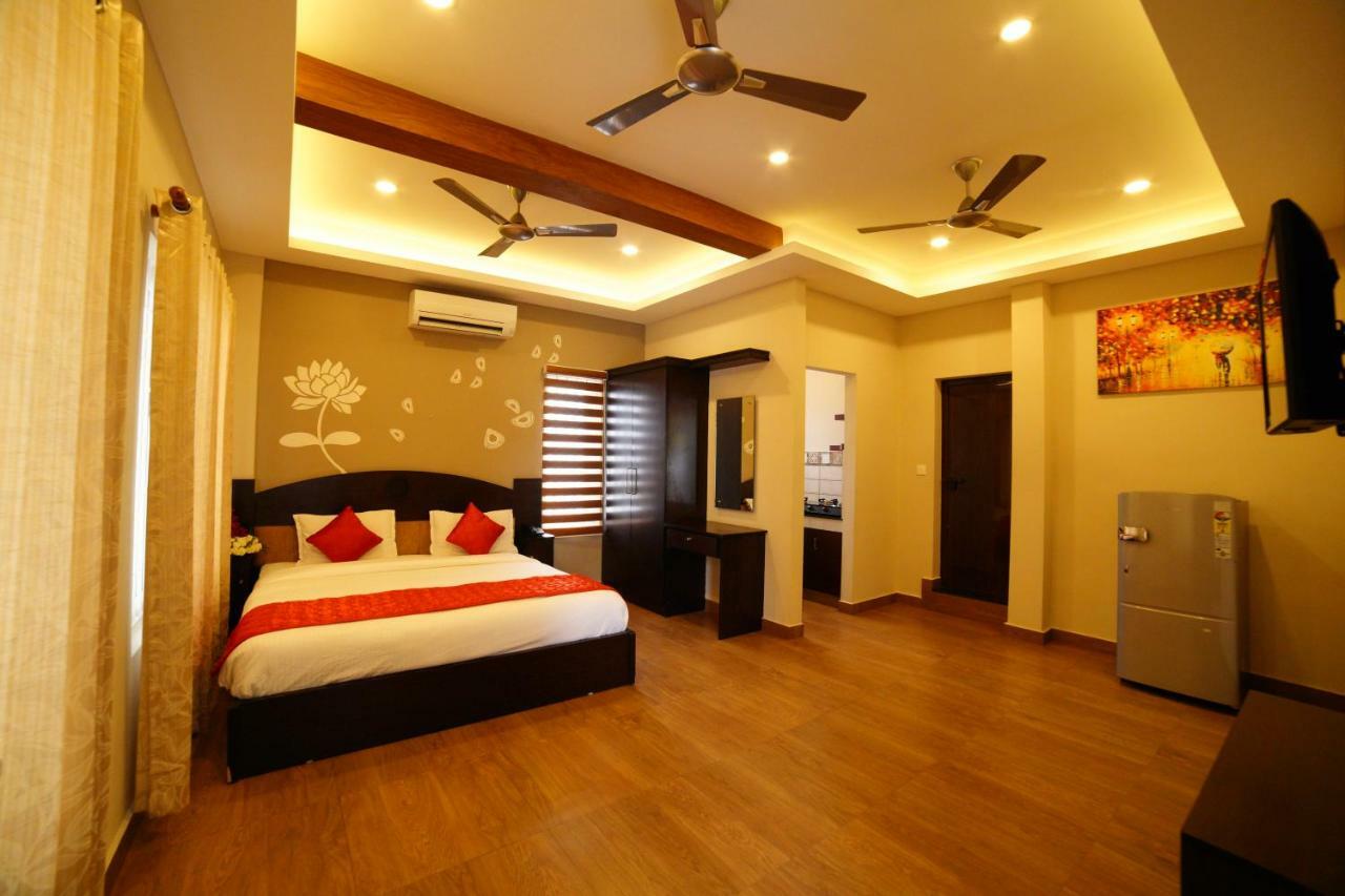 Metro Residency Hotel Kochi Bagian luar foto
